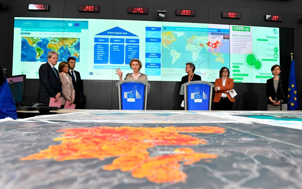 Doi funcționari ai Uniunii Europene au fost depistați cu coronavirus