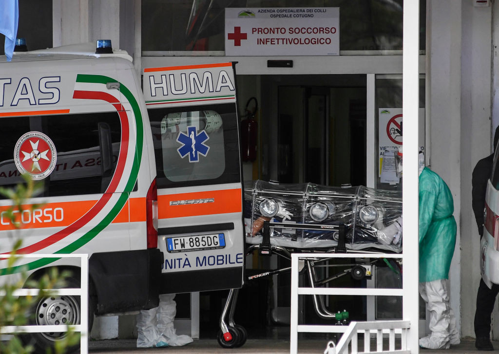 Italia se închide. Evenimentele sociale anulate, meciuri fără spectatori, școli închise