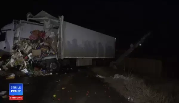 Impact devastator între două TIR-uri în Buzău. Unul dintre șoferi nu a putut fi salvat