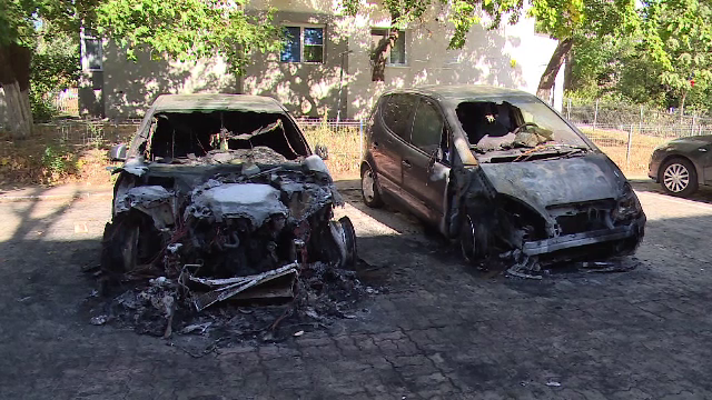 Patru indivizi, reținuți în Alba Iulia după ce au incendiat 6 autoturisme și un imobil