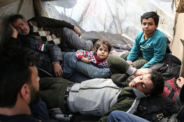 Ciocniri la frontiera turco-greacă între poliţişti greci şi migranţi. România trimite ajutoare