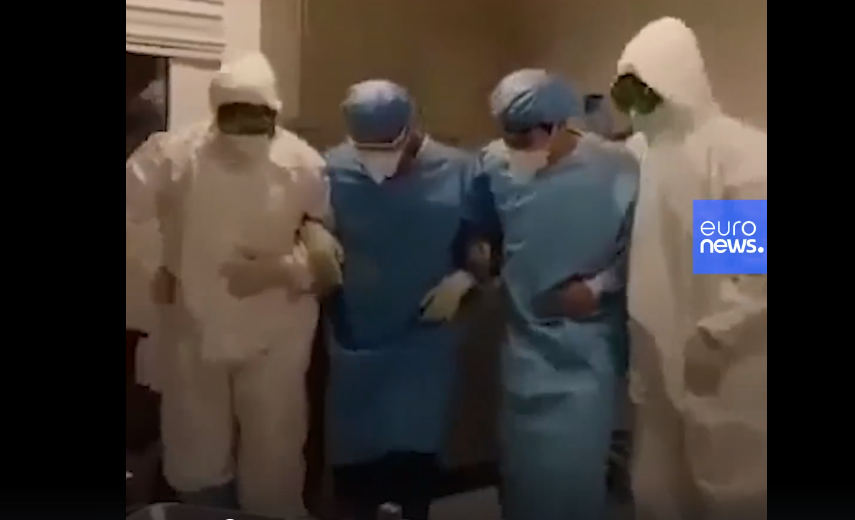 De ce dansează medicii din Iran în fața bolnavilor de coronavirus. VIDEO