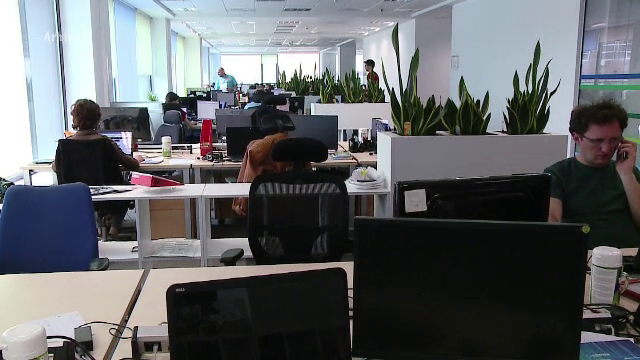 Tinerii migrează de la un job la altul după cel mult un an. Ce măsuri iau companiile