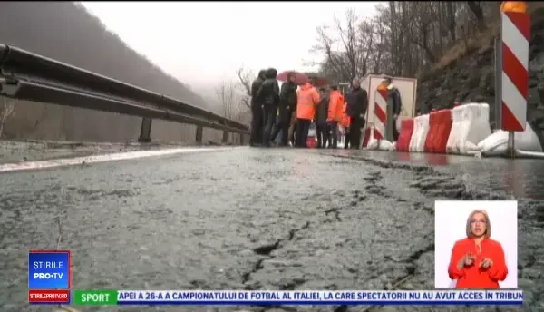 Ministrul Transporturilor a fost în vizită pe DN7, unde drumul a suferit stricăciuni grave