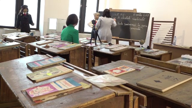 Expoziție inedită la Iași. Cum arăta o sală de clasă pe vremea comunismului