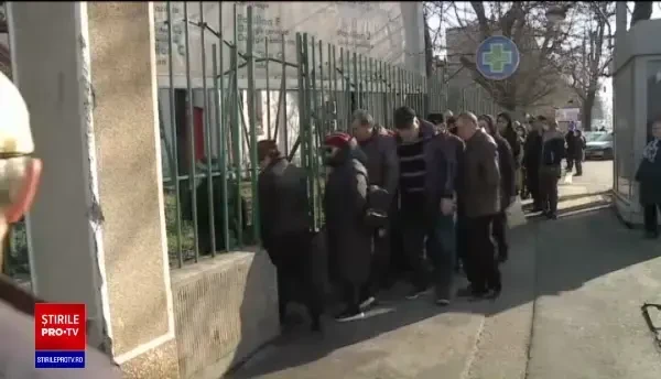 Coadă uriașă la intrare în Spitalul Colentina. Oamenii, revoltați de măsurile speciale