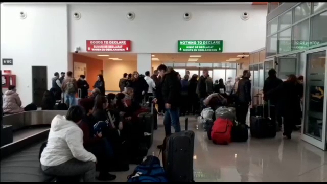 Pasageri nemulțumiți pe aeroportul Sibiu pentru că vor intra în autoizolare: ”Nu se poate!”
