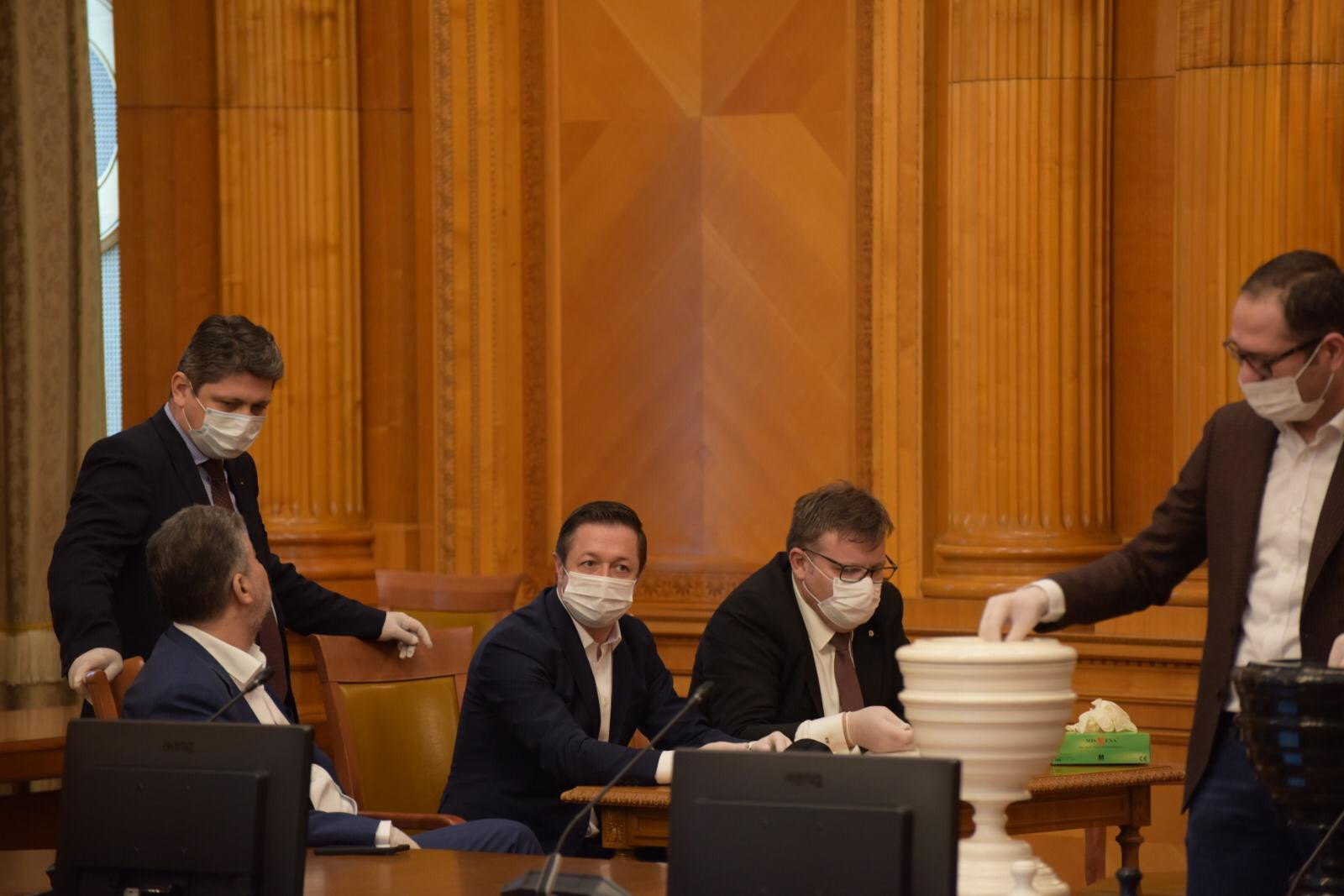 vot in Parlament pentru investirea Guvernului Orban