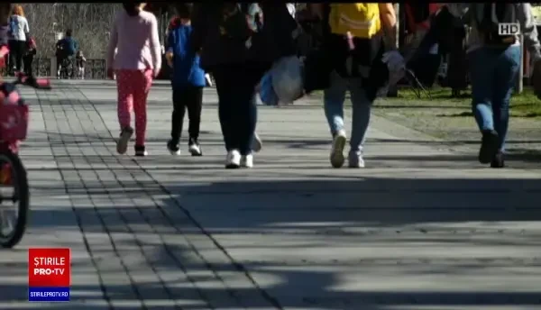 Copiii nu sunt doar purtători ai coronavirusului, ci se pot îmbolnăvi. Avertismentul medicilor