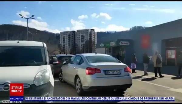 Românii au golit din nou rafturile. Cum se fac cumpărături în marile magazine