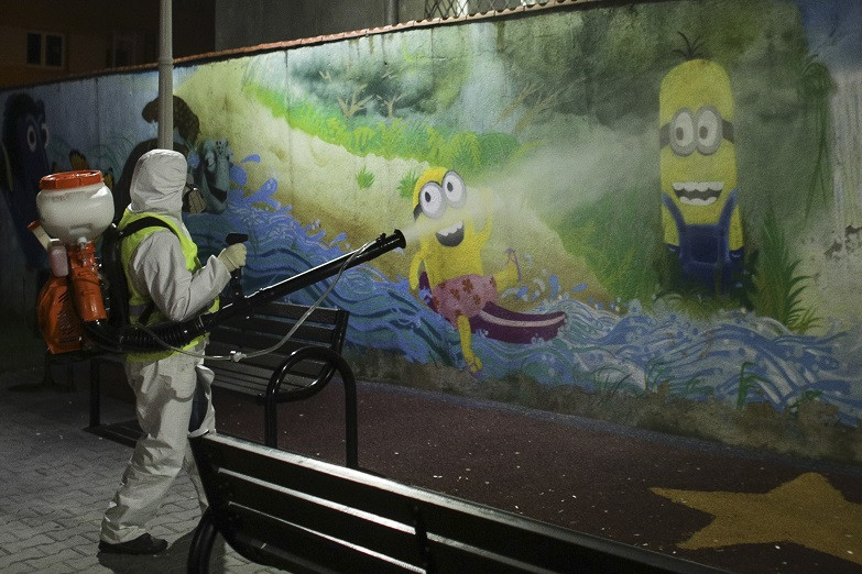 Operatiune de dezinfectare unui loc de joaca din sectorul 2