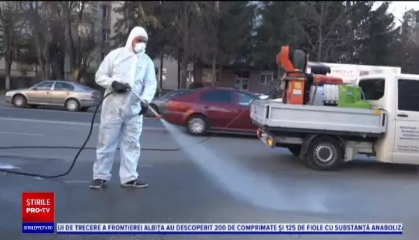 A început dezinfectarea în țară: „Dacă stăm mai mult în casă și nu ne mai adunăm, cred că trece”