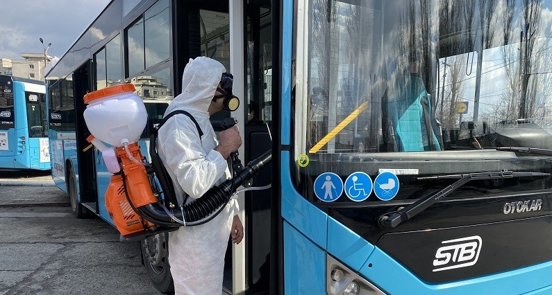 Un bărbat suspect de COVID-19 s-a plimbat cu STB-ul prin Capitală. Abia venise din Italia