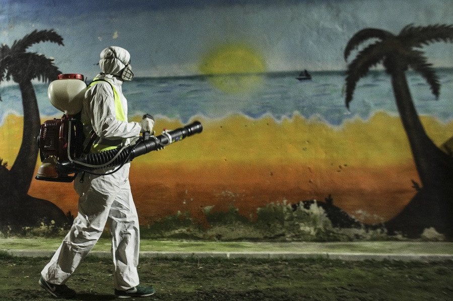 Măsuri de dezinfecţie în sectorul 1. Locuitorii, sfătuiţi să nu deschidă geamurile