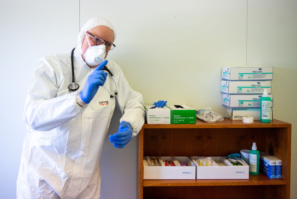 CNAS: Medicii curanţi vor decide cazurile pentru care se continuă tratamentele şi investigaţiile