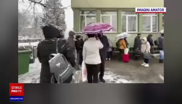 Bolnavii de cancer din Cluj, ținuți ore în șir în frig la Spitalul de Oncologie