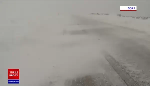 Iarna a revenit în forță. Codul portocaliu continuă până mâine