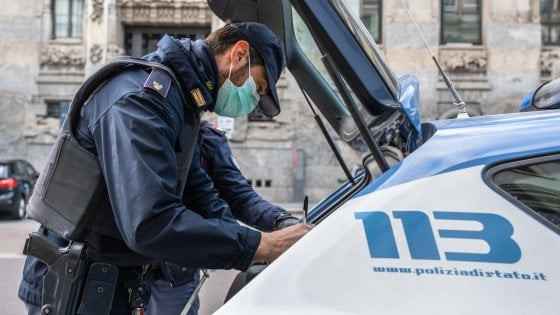 Polițiști baby-sitter, în pandemia de coronavirus