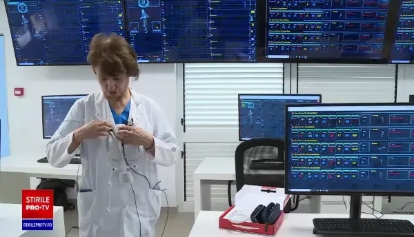 Sute de suspecţi de coronavirus, supravegheaţi de la distanță prin holtere. Cum funcționează