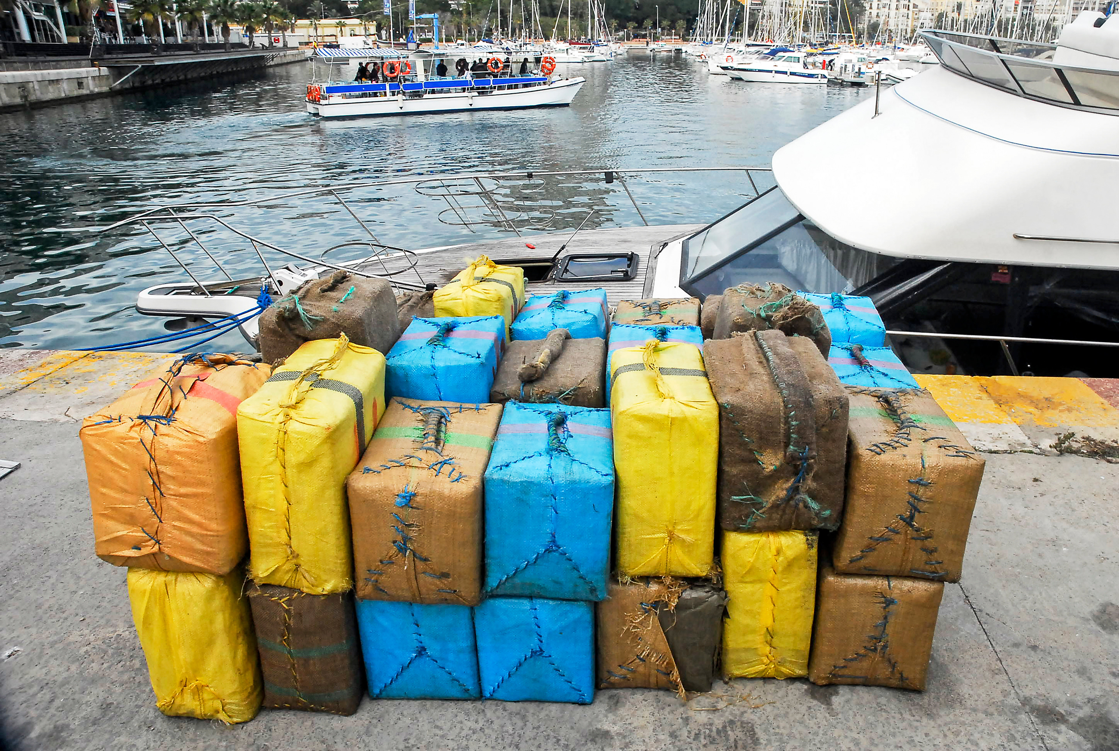 Au fost prinși cu șase tone de hașiș. Gestul disperat făcut de traficanți