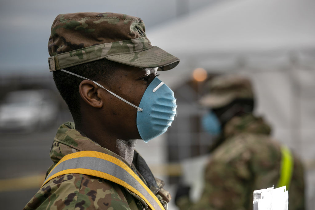 "Refugiaţii" din New York, căutaţi cu poliţia prin case şi maşini în statul vecin, Rhode Island