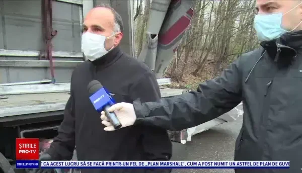 Un șofer a suferit răni grave. A fost lovit de remorca unui TIR