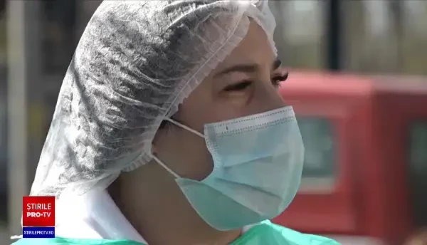 O asistentă medicală a fost agresată de vecini, pe motiv că le-ar putea da Covid-19