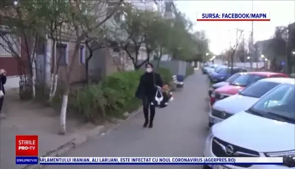 Gest emoționant pentru asistenta din Galați umilită de vecini. Militarii au așteptat-o cu flori acasă