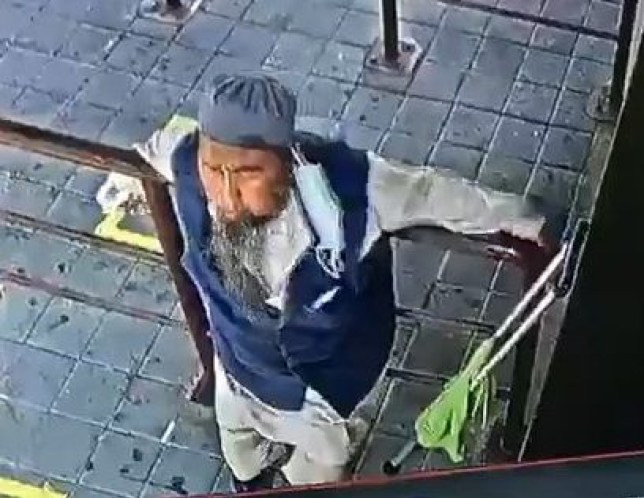 Un bărbat din Thailanda infectat cu coronavirus, filmat în timp ce scuipa o altă persoană