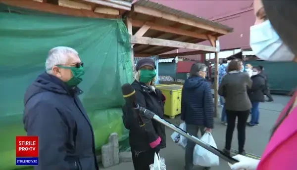 Bătrânii iau cu asalt magazinele în orele în care pot ieși din casă. Ce reguli încalcă