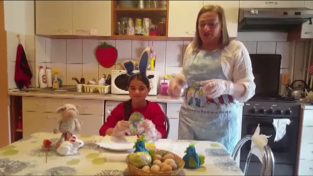 Mulți credincioși și-au amenajat în locuințe altare simbolice: „Simt un regret”