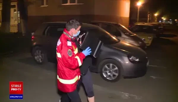 O femeie a fost atacată în propria locuință de fostul soț, de față cu fetița lor de 7 ani