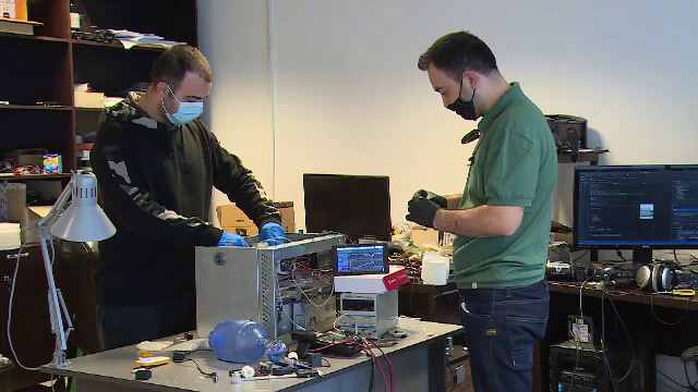 Românii care au creat un ventilator cu 2.000 de lei. Cum speră să îi ajute pe pacienții infectați cu COVID-19