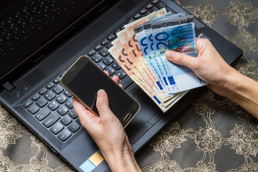 „200 de euro dacă mulțumești Rusiei pentru ajutor”. Mesajul primit de mulți italieni pe WhatsApp