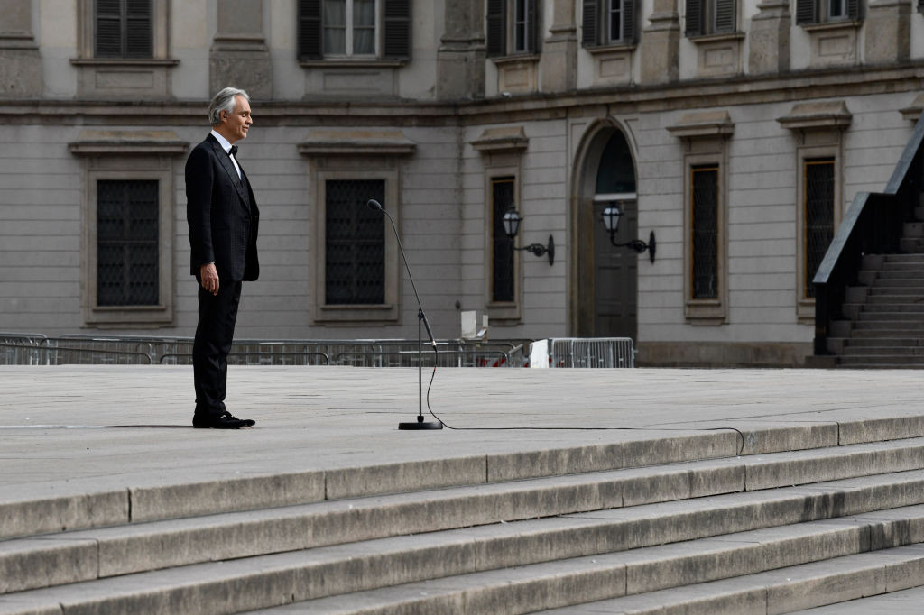 Andrea Bocelli a dezvăluit că a fost infectat cu noul coronavirus