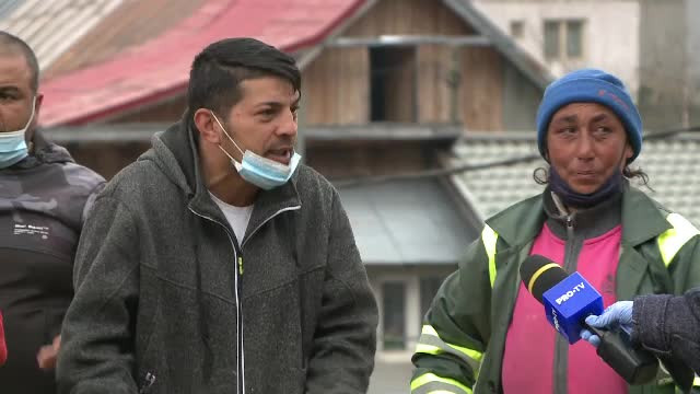 Ce se întâmplă cu oamenii rămași pe drumuri în Azuga. Soluția oferită de autorități