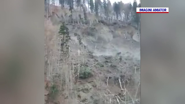 O nouă alunecare de teren la Azuga. Sinistrații, mutați în containere