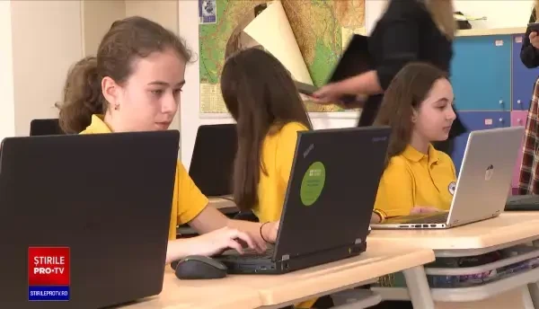 Criză de camere video în magazine. Copiii au nevoie pentru școală, părinții pentru serviciu