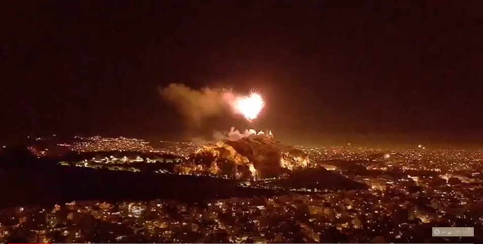 Capitala Greciei, luminată de Paşte cu focuri de artificii: ”Atena va privi mereu în sus!”