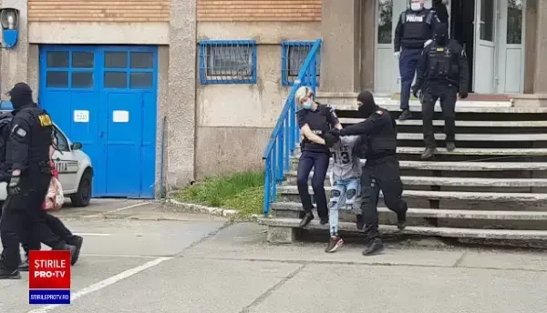 Scandalul de la Hunedoara. 9 reținuți și 3 amenzi în valoare de 9.000 de lei