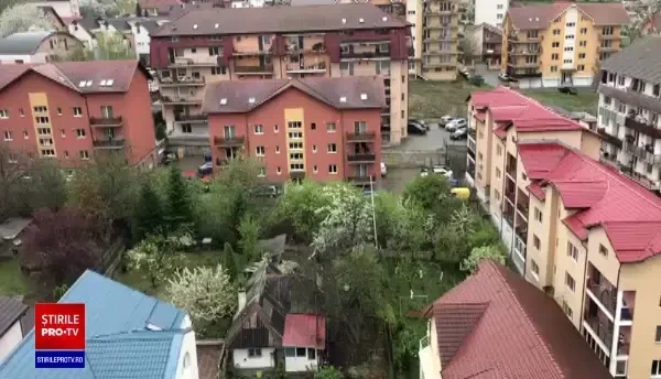 Un tânăr a scos boxele pe balcon și a dat muzica la maximum, în Cluj. Ce a urmat