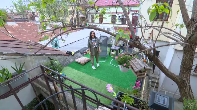 Creativitate în plină pandemie. Modul inedit în care oamenii își transformă balcoanele în grădini