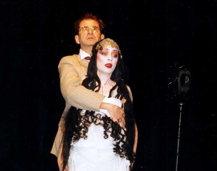 Spectacolul "La ţigănci", difuzat online, joi, pe site-ul Teatrului Odeon