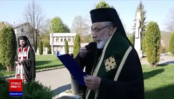 Procesiune cu moaștele sfintei Filofteia: ”Oprește noua boală molipsitoare”