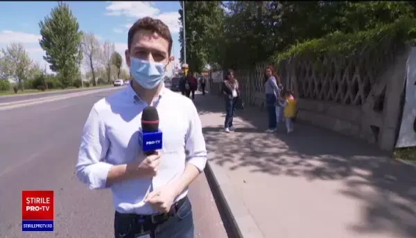 Înghesuială în trasportul în comun, după reducerile decise de STB. Pasagerii se tem de infectare