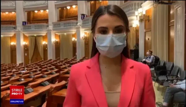 La prima şedinţă off-line, parlamentarii nu au respectat distanţarea socială şi au vorbit la ureche