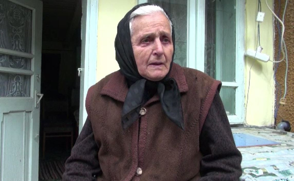 Metoda "accidentul". Cum a fost păcălită o bătrână din Neamț să plătească 6.000 de euro