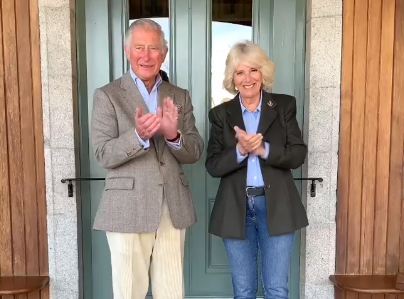 Prințul Charles și soția sa Camilla au aplaudat cadrele medicale, în prima lor apariție de la începutul pandemiei