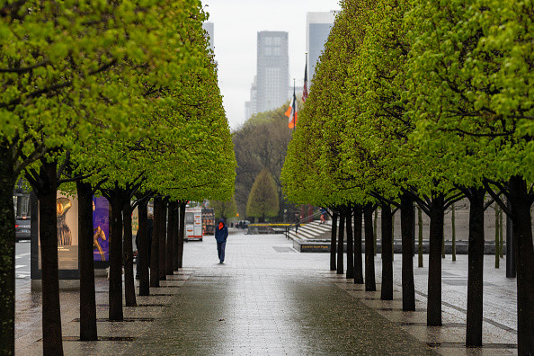 Una dintre cele mai afectate țări europene ridică treptat izolarea și redeschide magazinele