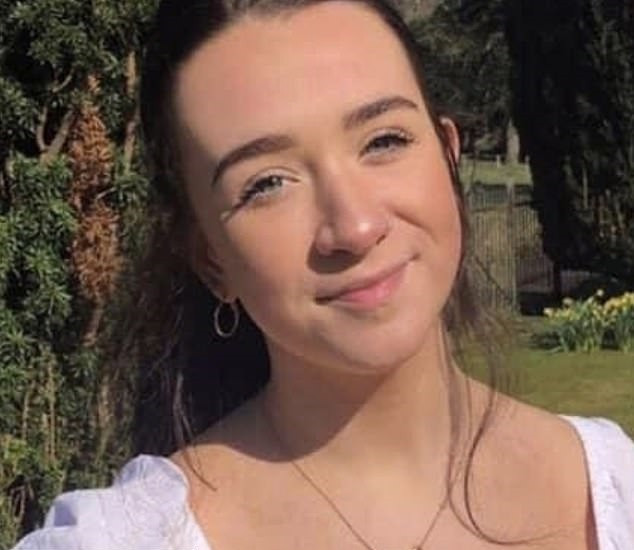 O tânără de 17 ani s-a sinucis din cauza izolării. „Nu putea termina școala, nu putea să iasă cu prietenii”